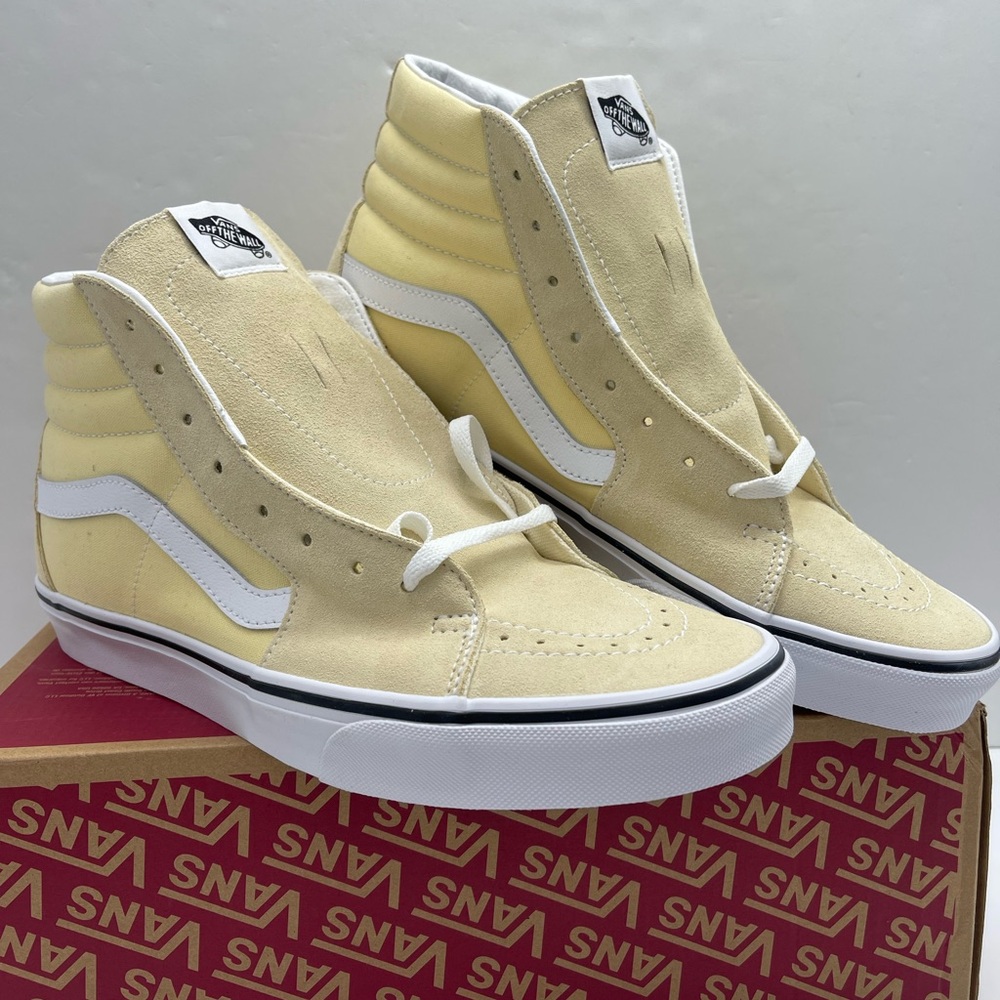 Vans Men’s Sk8-Hi
Vanilla Custard/True White
VN0A38GEVKV Sneakers - Picture 2 of 16